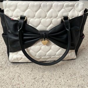 Betsey Johnson Bow Bag Purse Black White Zipper. DOES NOT HAVE CROSSBODY STRAP!